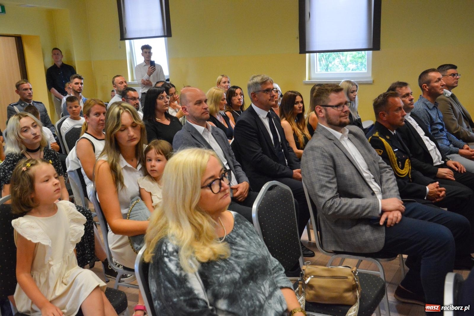 Zdjęcie w galerii na portalu naszraciborz.pl: Raciborska policja świętuje w Pietrowicach Wielkich. Wręczono awanse i odznaczenia [FOTO i WIDEO] wiadomości z regionu
