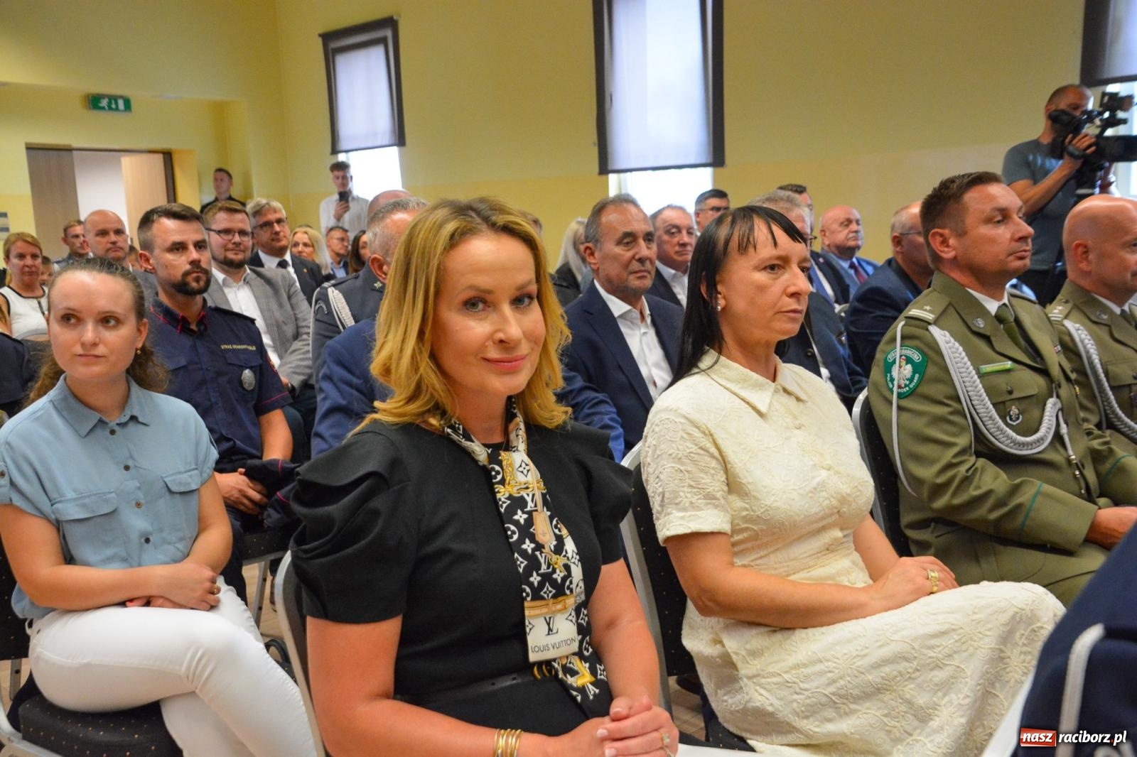 Zdjęcie w galerii na portalu naszraciborz.pl: Raciborska policja świętuje w Pietrowicach Wielkich. Wręczono awanse i odznaczenia [FOTO i WIDEO] wiadomości z regionu