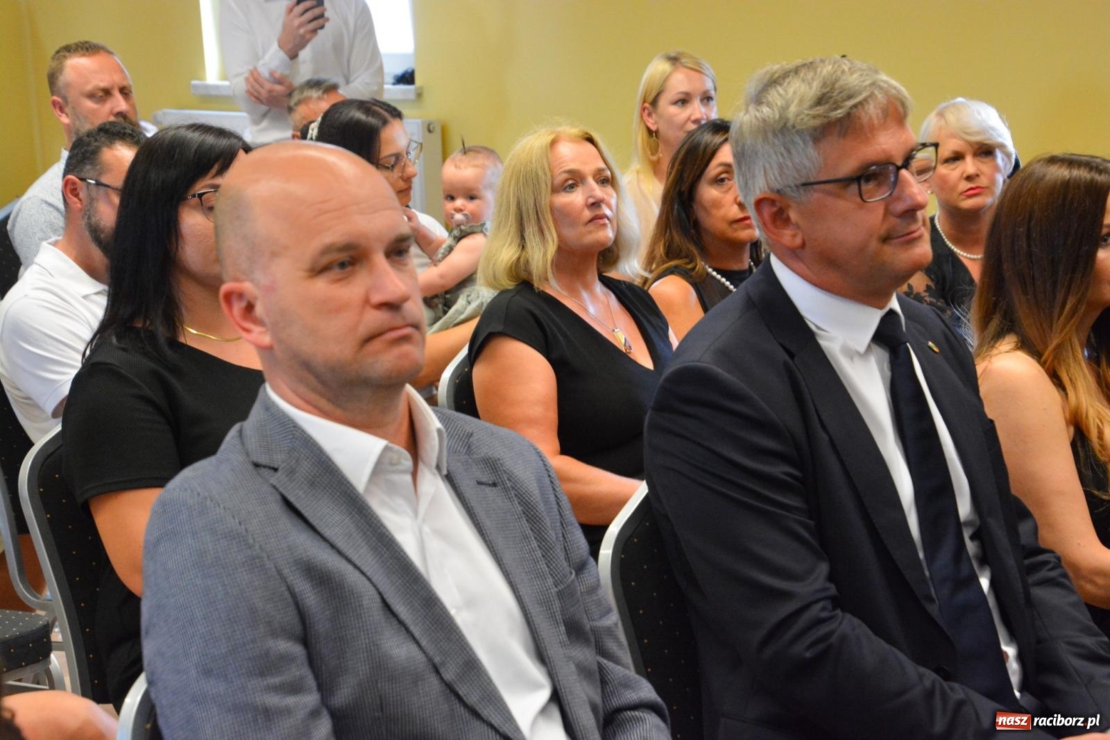 Zdjęcie w galerii na portalu naszraciborz.pl: Raciborska policja świętuje w Pietrowicach Wielkich. Wręczono awanse i odznaczenia [FOTO i WIDEO] wiadomości z regionu