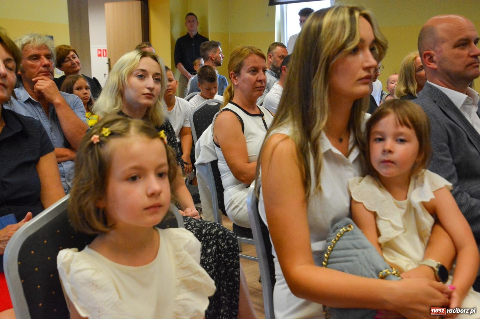 Zdjęcie w galerii na portalu naszraciborz.pl: Raciborska policja świętuje w Pietrowicach Wielkich. Wręczono awanse i odznaczenia [FOTO i WIDEO] wiadomości z regionu