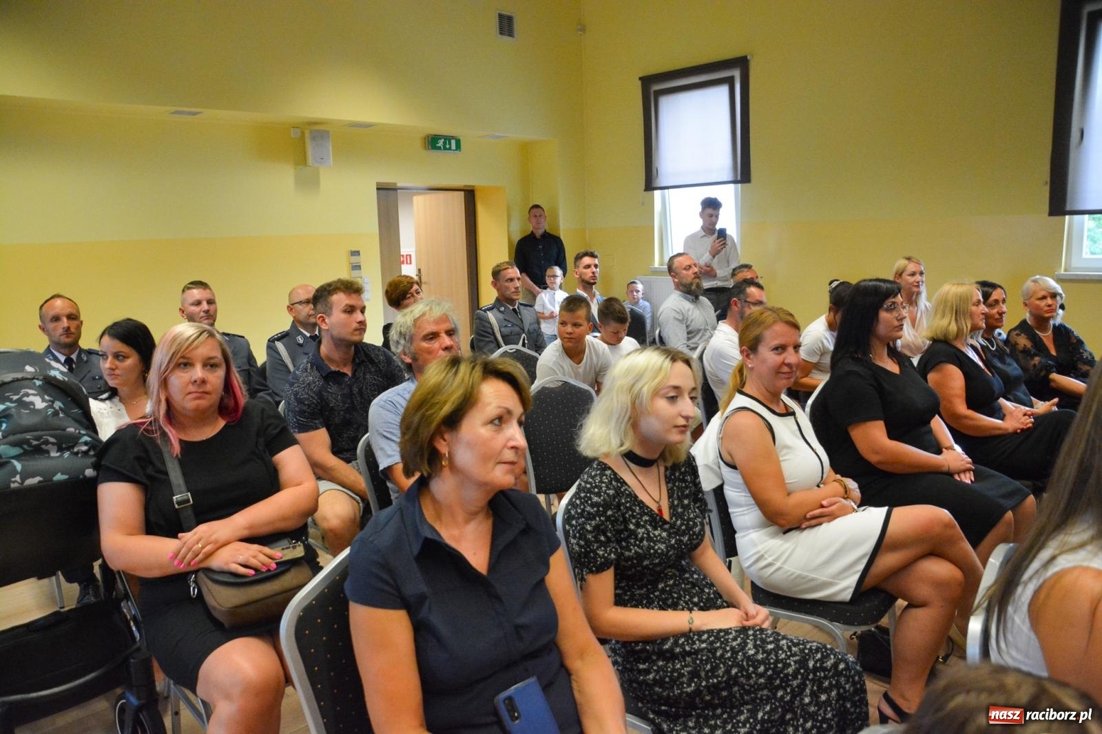 Zdjęcie w galerii na portalu naszraciborz.pl: Raciborska policja świętuje w Pietrowicach Wielkich. Wręczono awanse i odznaczenia [FOTO i WIDEO] wiadomości z regionu