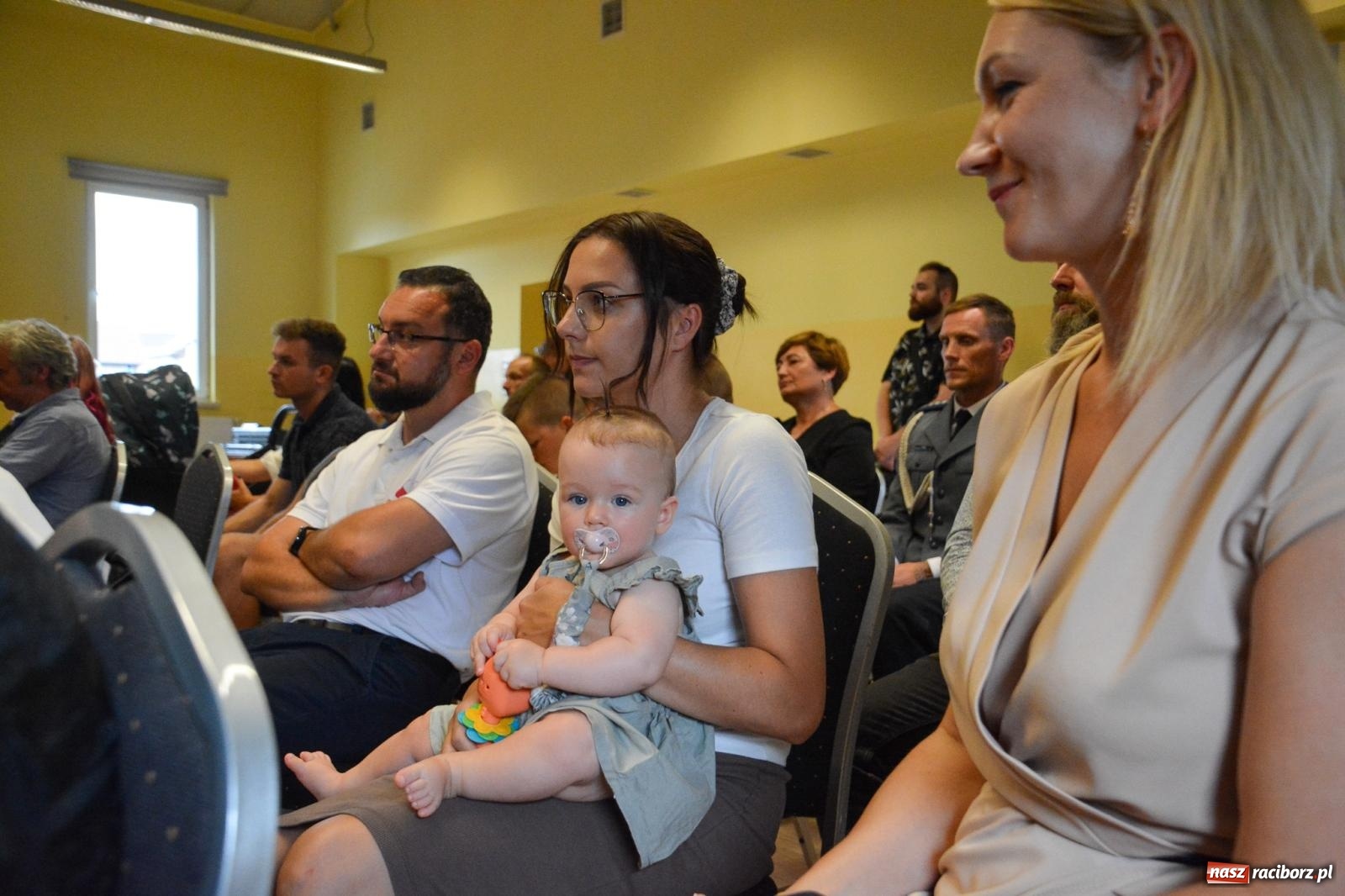 Zdjęcie w galerii na portalu naszraciborz.pl: Raciborska policja świętuje w Pietrowicach Wielkich. Wręczono awanse i odznaczenia [FOTO i WIDEO] wiadomości z regionu