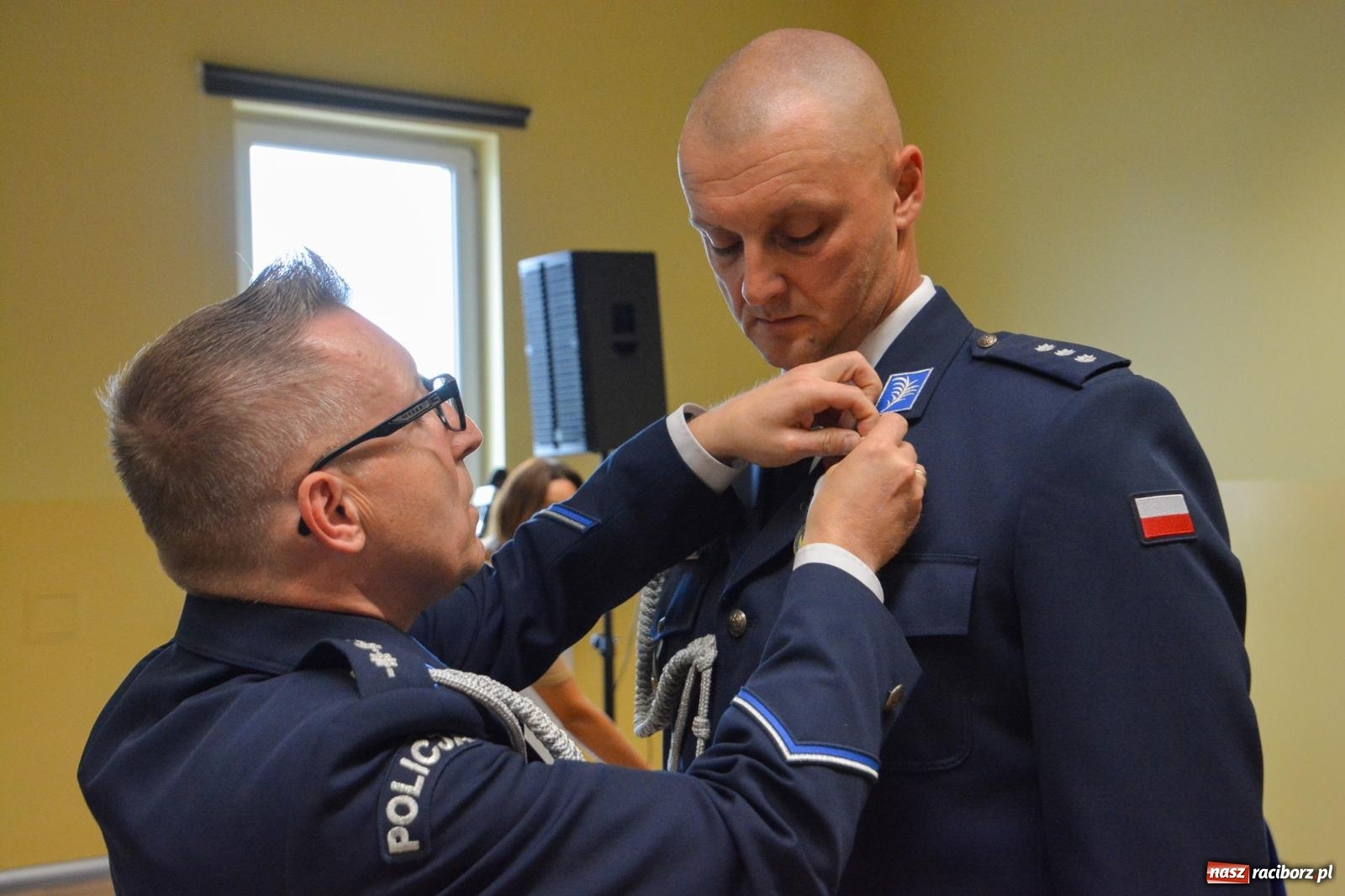 Zdjęcie w galerii na portalu naszraciborz.pl: Raciborska policja świętuje w Pietrowicach Wielkich. Wręczono awanse i odznaczenia [FOTO i WIDEO] wiadomości z regionu