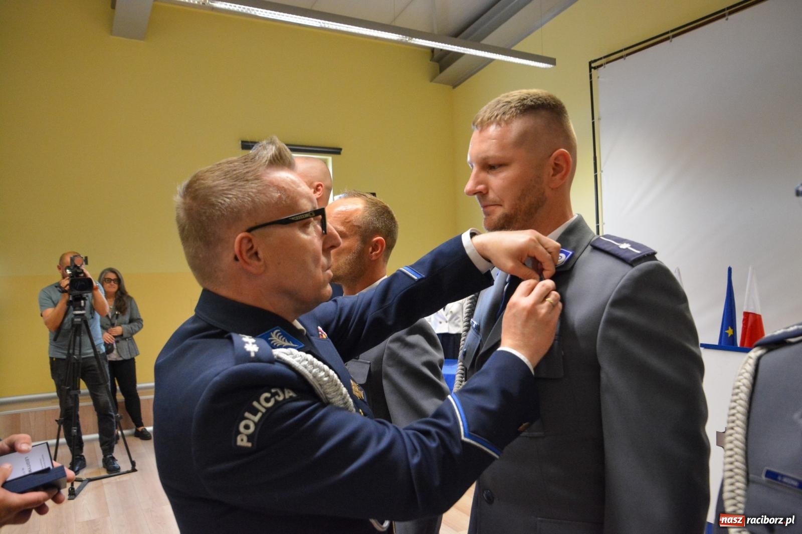 Zdjęcie w galerii na portalu naszraciborz.pl: Raciborska policja świętuje w Pietrowicach Wielkich. Wręczono awanse i odznaczenia [FOTO i WIDEO] wiadomości z regionu