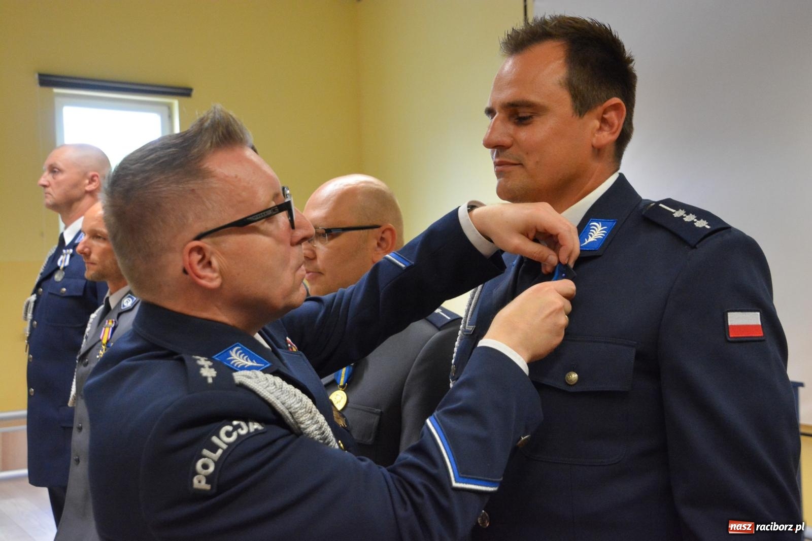 Zdjęcie w galerii na portalu naszraciborz.pl: Raciborska policja świętuje w Pietrowicach Wielkich. Wręczono awanse i odznaczenia [FOTO i WIDEO] wiadomości z regionu