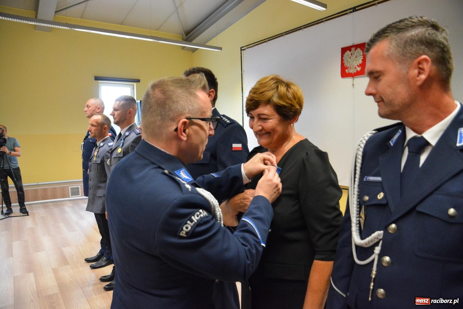 Zdjęcie w galerii na portalu naszraciborz.pl: Raciborska policja świętuje w Pietrowicach Wielkich. Wręczono awanse i odznaczenia [FOTO i WIDEO] wiadomości z regionu