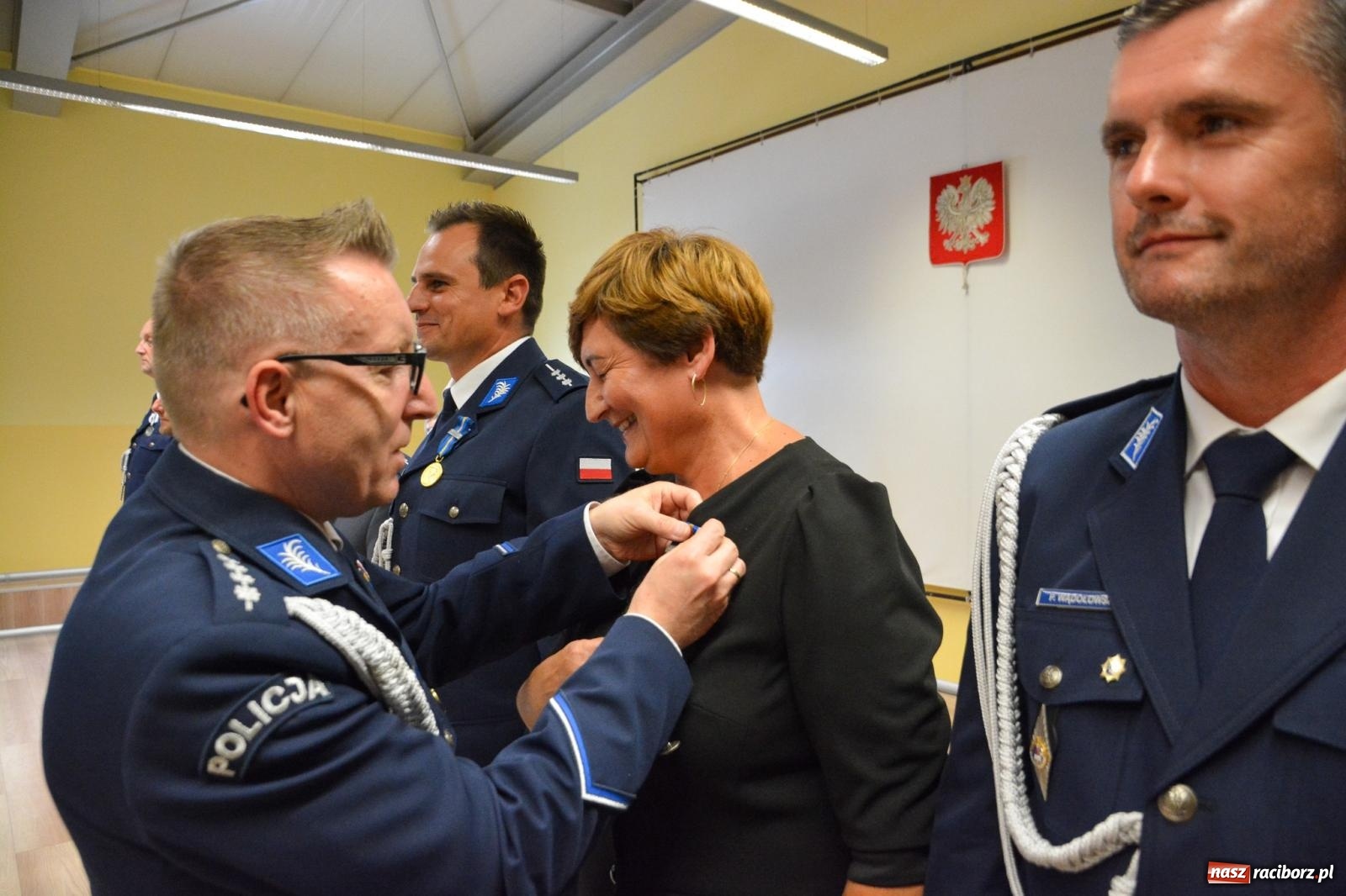 Zdjęcie w galerii na portalu naszraciborz.pl: Raciborska policja świętuje w Pietrowicach Wielkich. Wręczono awanse i odznaczenia [FOTO i WIDEO] wiadomości z regionu