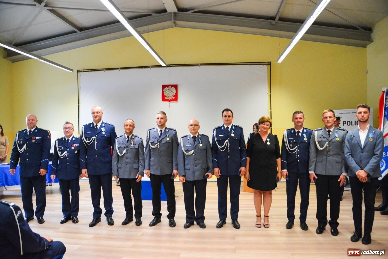 Zdjęcie w galerii na portalu naszraciborz.pl: Raciborska policja świętuje w Pietrowicach Wielkich. Wręczono awanse i odznaczenia [FOTO i WIDEO] wiadomości z regionu