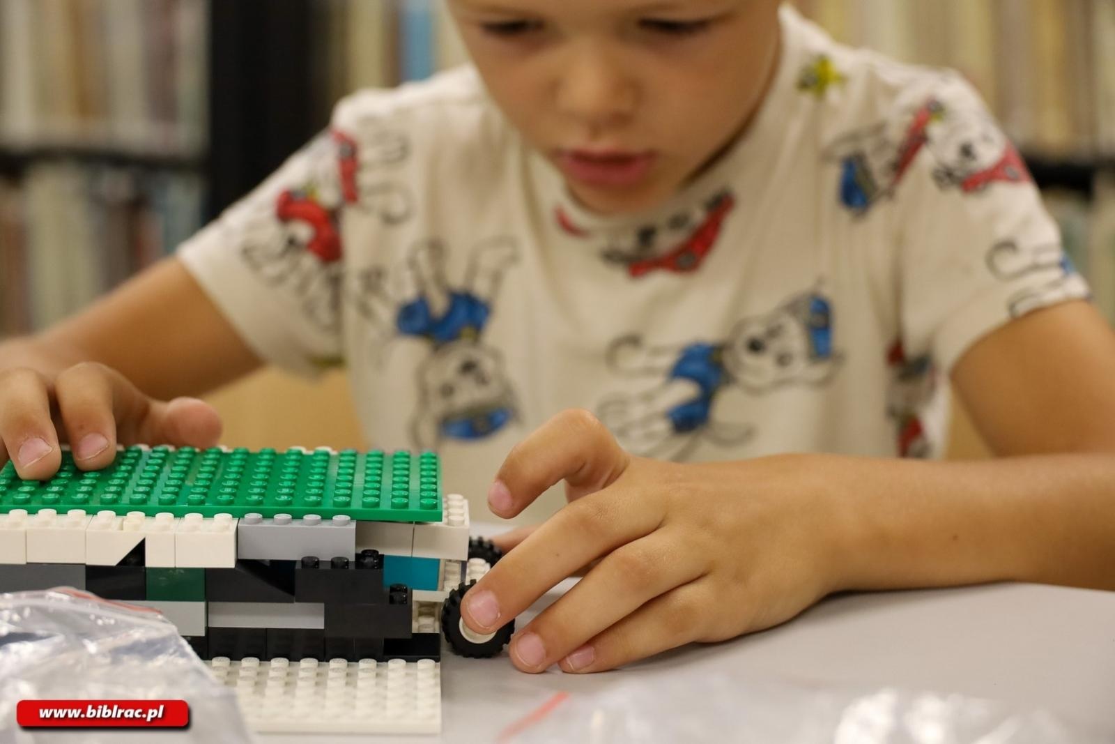 Zdjęcie w galerii na portalu naszraciborz.pl: Wakacyjne warsztaty lego w raciborskiej bibliotece wiadomości z regionu