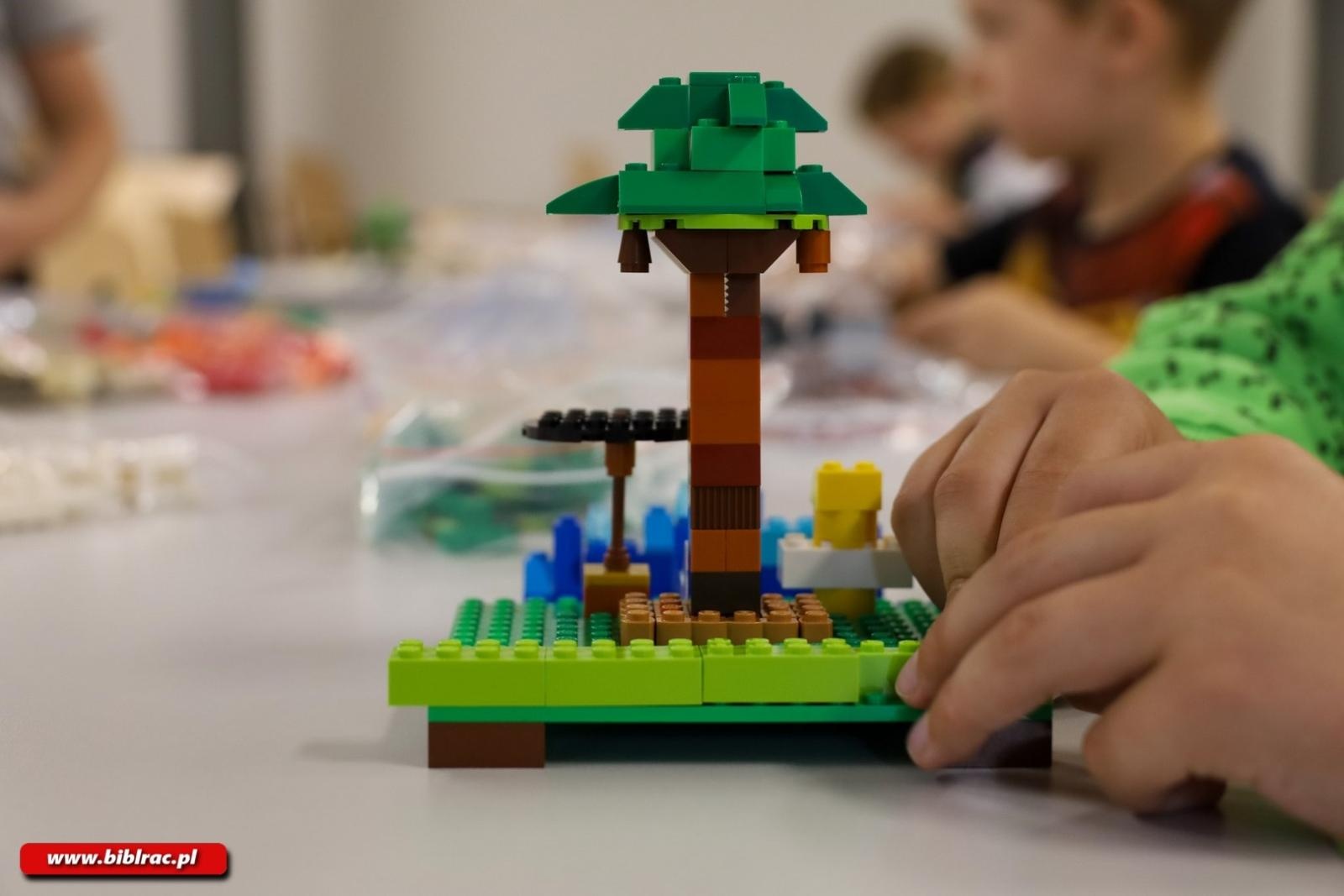 Zdjęcie w galerii na portalu naszraciborz.pl: Wakacyjne warsztaty lego w raciborskiej bibliotece wiadomości z regionu