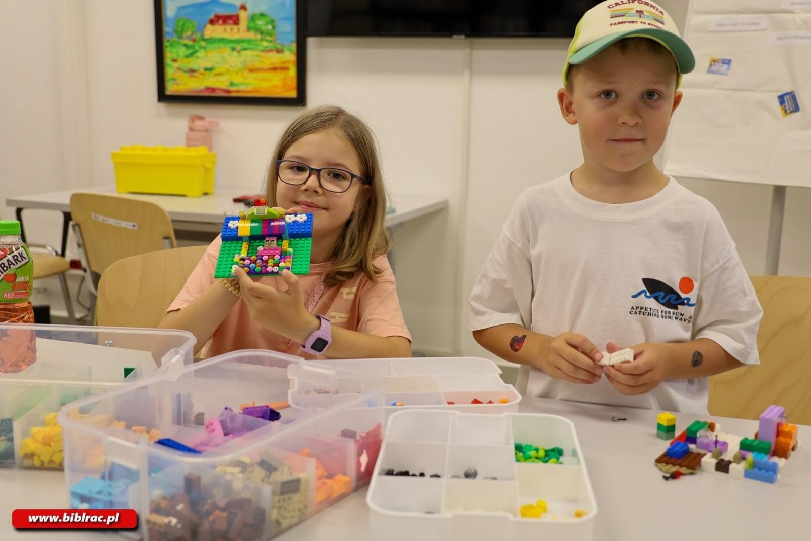 Zdjęcie w galerii na portalu naszraciborz.pl: Wakacyjne warsztaty lego w raciborskiej bibliotece wiadomości z regionu