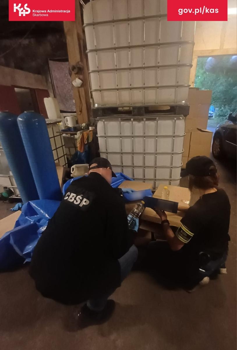 Zdjęcie w galerii na portalu naszraciborz.pl: Kolejny sukces KAS i CBŚP w walce z nielegalnym obrotem wyrobów akcyzowych wiadomości z regionu