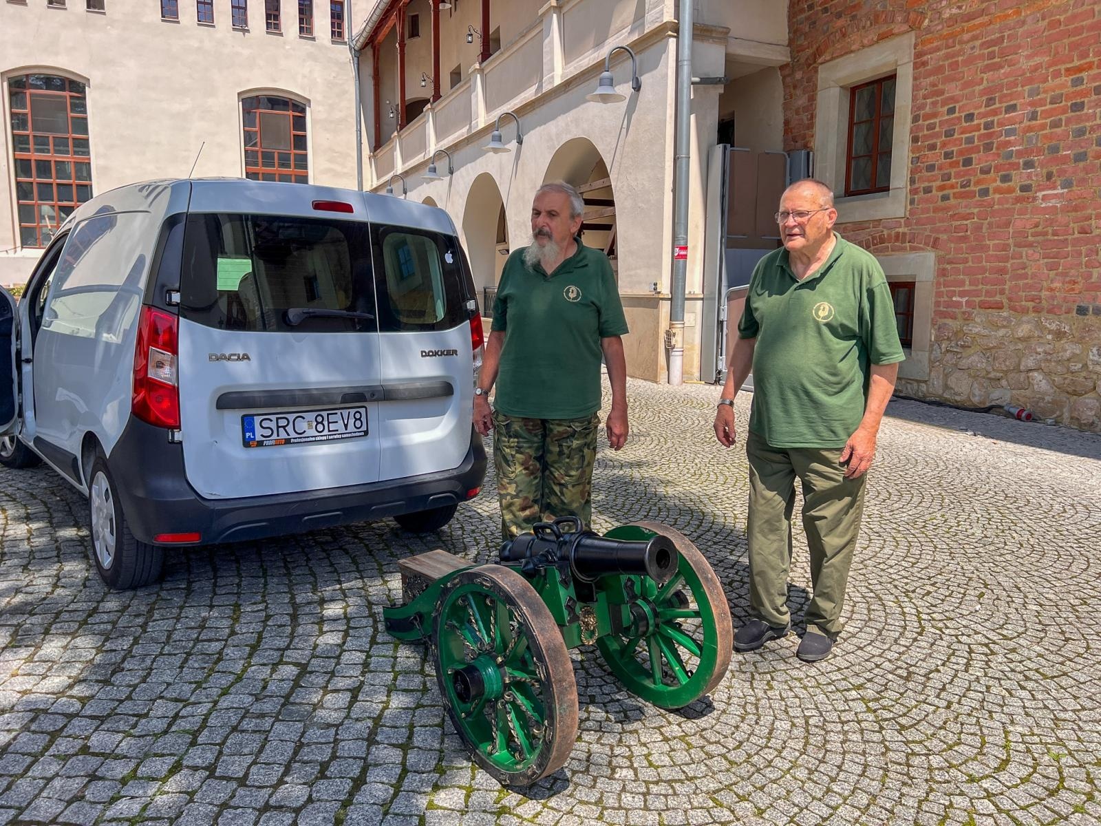 Zdjęcie w galerii na portalu naszraciborz.pl: Zamek Piastowski w Raciborzu wzbogacił się o pierwsze działo w swojej kolekcji wiadomości z regionu