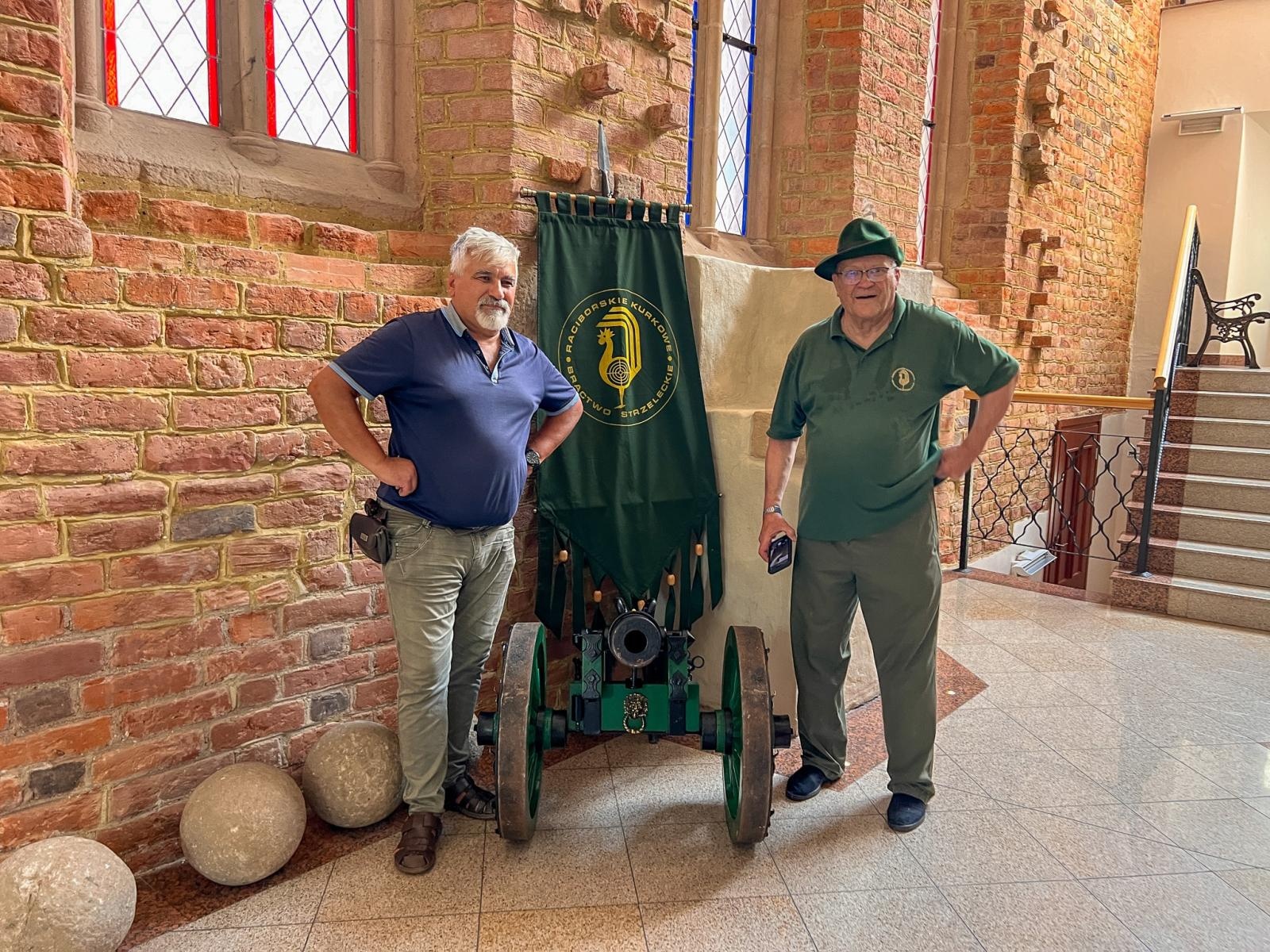 Zdjęcie w galerii na portalu naszraciborz.pl: Zamek Piastowski w Raciborzu wzbogacił się o pierwsze działo w swojej kolekcji wiadomości z regionu