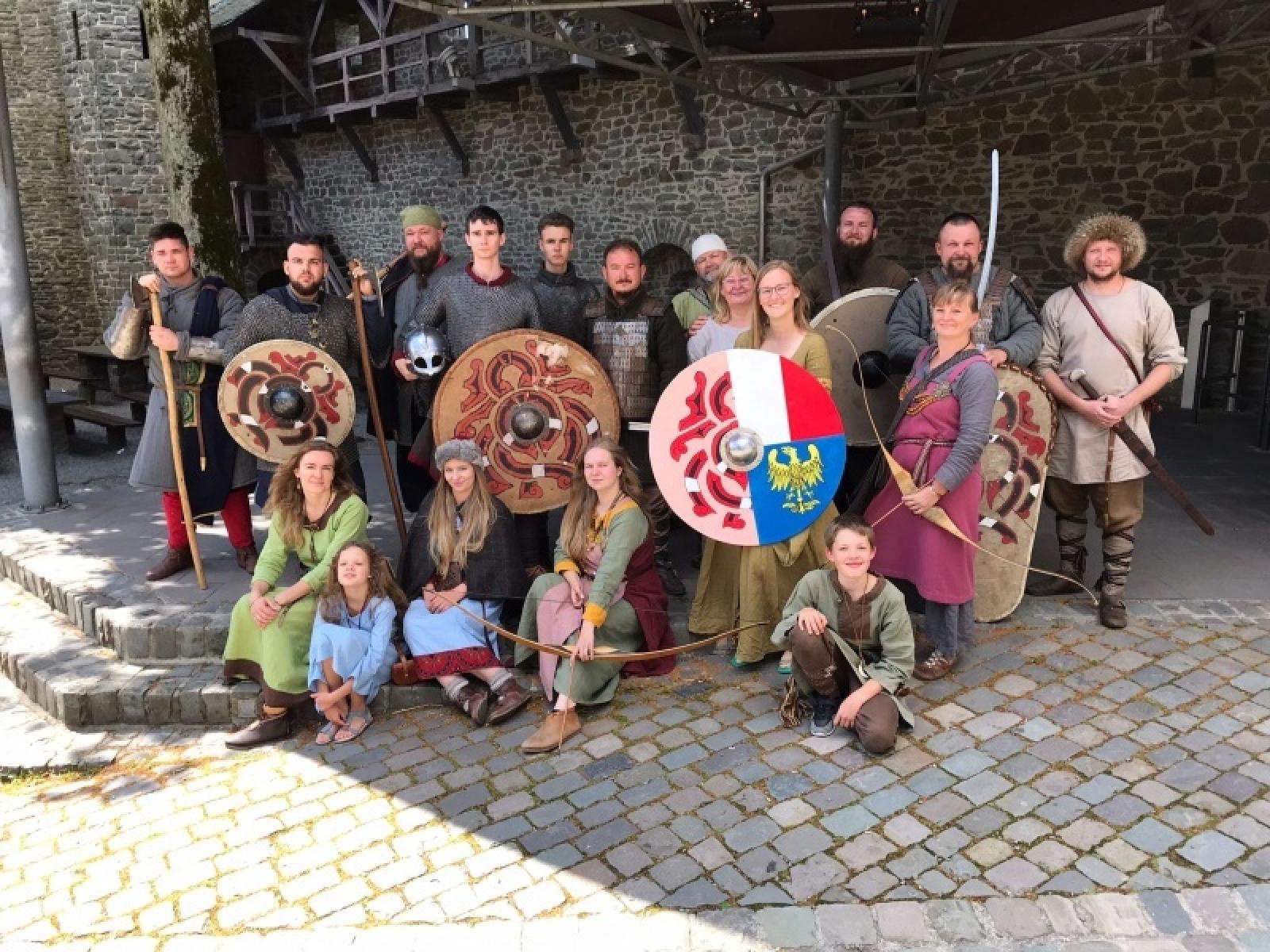 Zdjęcie w galerii na portalu naszraciborz.pl: Wojowie z Raciborza zdobyli zamek w Altenie wiadomości z regionu