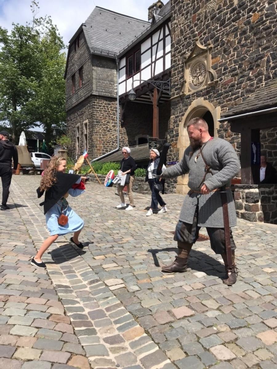 Zdjęcie w galerii na portalu naszraciborz.pl: Wojowie z Raciborza zdobyli zamek w Altenie wiadomości z regionu