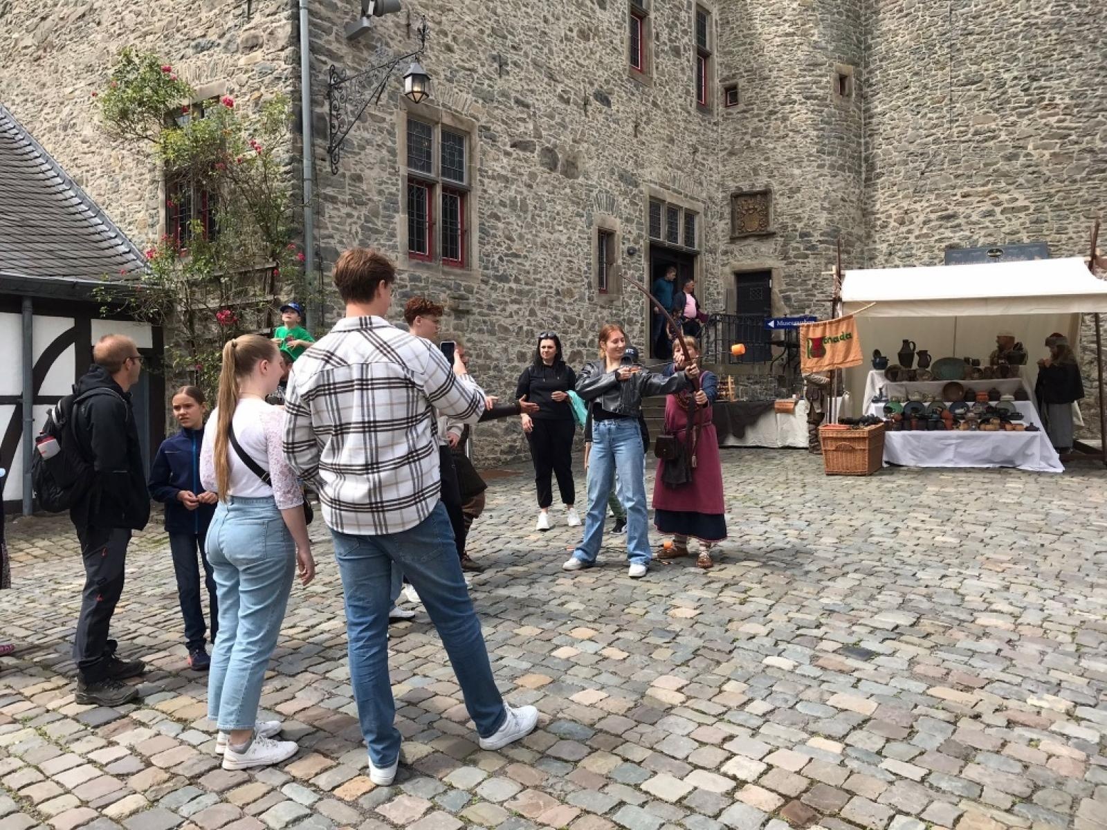 Zdjęcie w galerii na portalu naszraciborz.pl: Wojowie z Raciborza zdobyli zamek w Altenie wiadomości z regionu