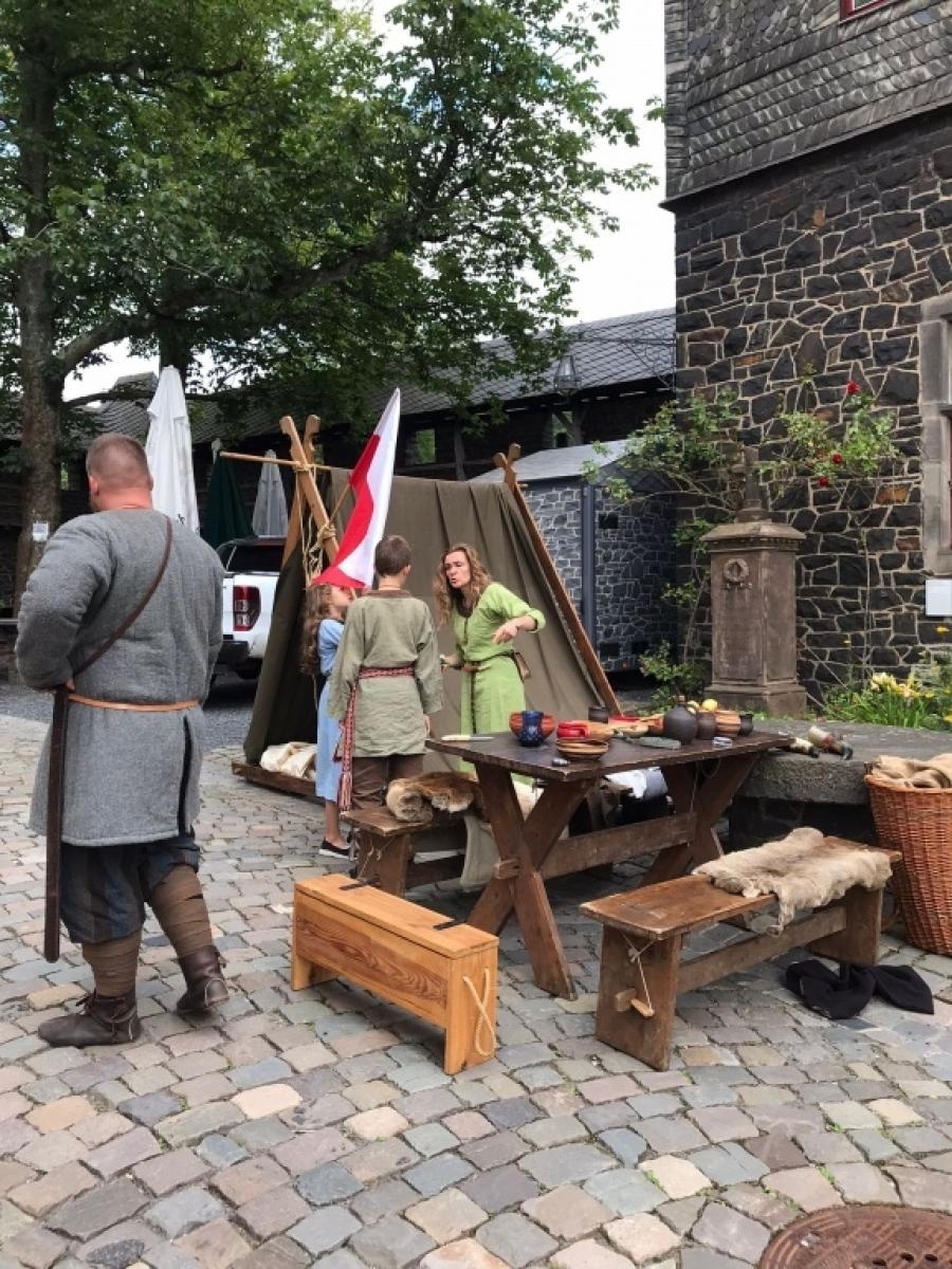 Zdjęcie w galerii na portalu naszraciborz.pl: Wojowie z Raciborza zdobyli zamek w Altenie wiadomości z regionu