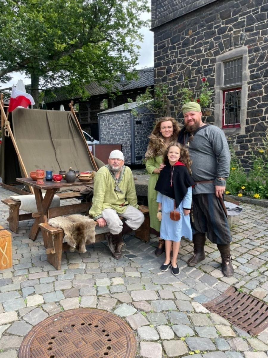 Zdjęcie w galerii na portalu naszraciborz.pl: Wojowie z Raciborza zdobyli zamek w Altenie wiadomości z regionu