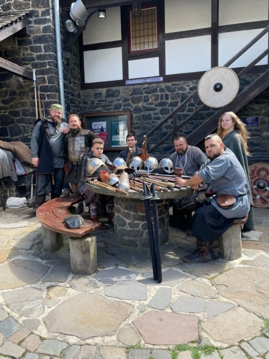 Zdjęcie w galerii na portalu naszraciborz.pl: Wojowie z Raciborza zdobyli zamek w Altenie wiadomości z regionu