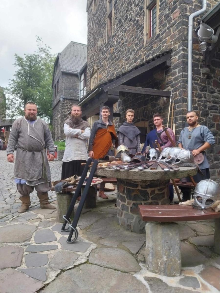 Zdjęcie w galerii na portalu naszraciborz.pl: Wojowie z Raciborza zdobyli zamek w Altenie wiadomości z regionu