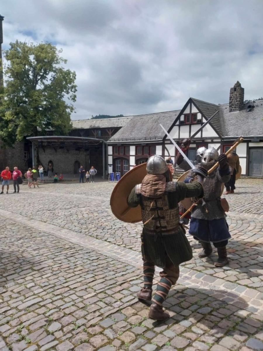 Zdjęcie w galerii na portalu naszraciborz.pl: Wojowie z Raciborza zdobyli zamek w Altenie wiadomości z regionu