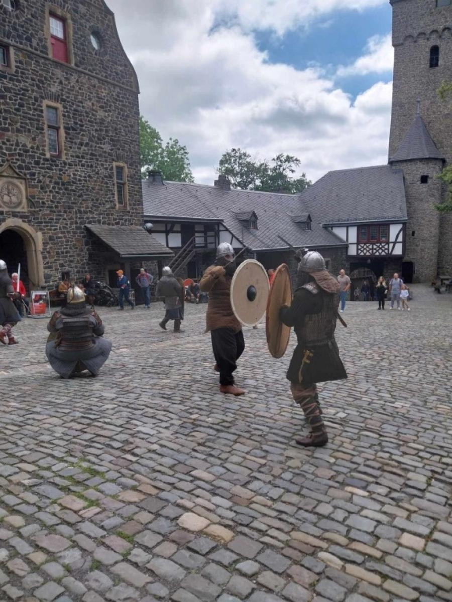 Zdjęcie w galerii na portalu naszraciborz.pl: Wojowie z Raciborza zdobyli zamek w Altenie wiadomości z regionu