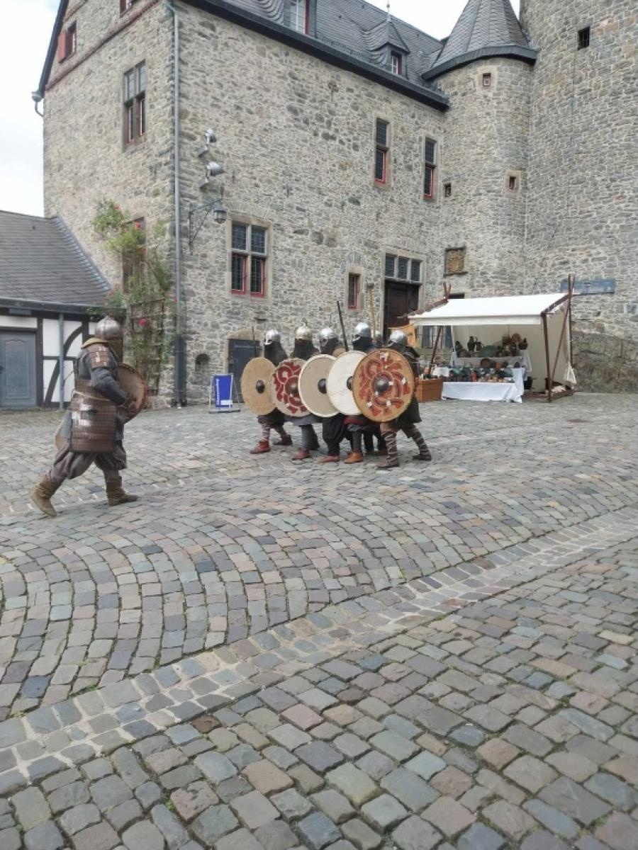 Zdjęcie w galerii na portalu naszraciborz.pl: Wojowie z Raciborza zdobyli zamek w Altenie wiadomości z regionu