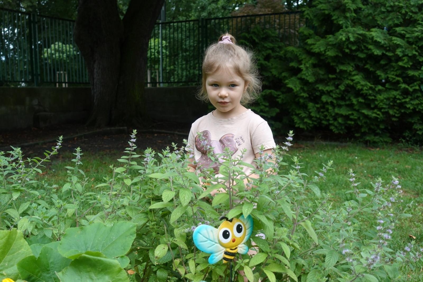 Zdjęcie w galerii na portalu naszraciborz.pl: Mali ogrodnicy dbają o swoje warzywniki i delektują się pierwszymi zbiorami wiadomości z regionu