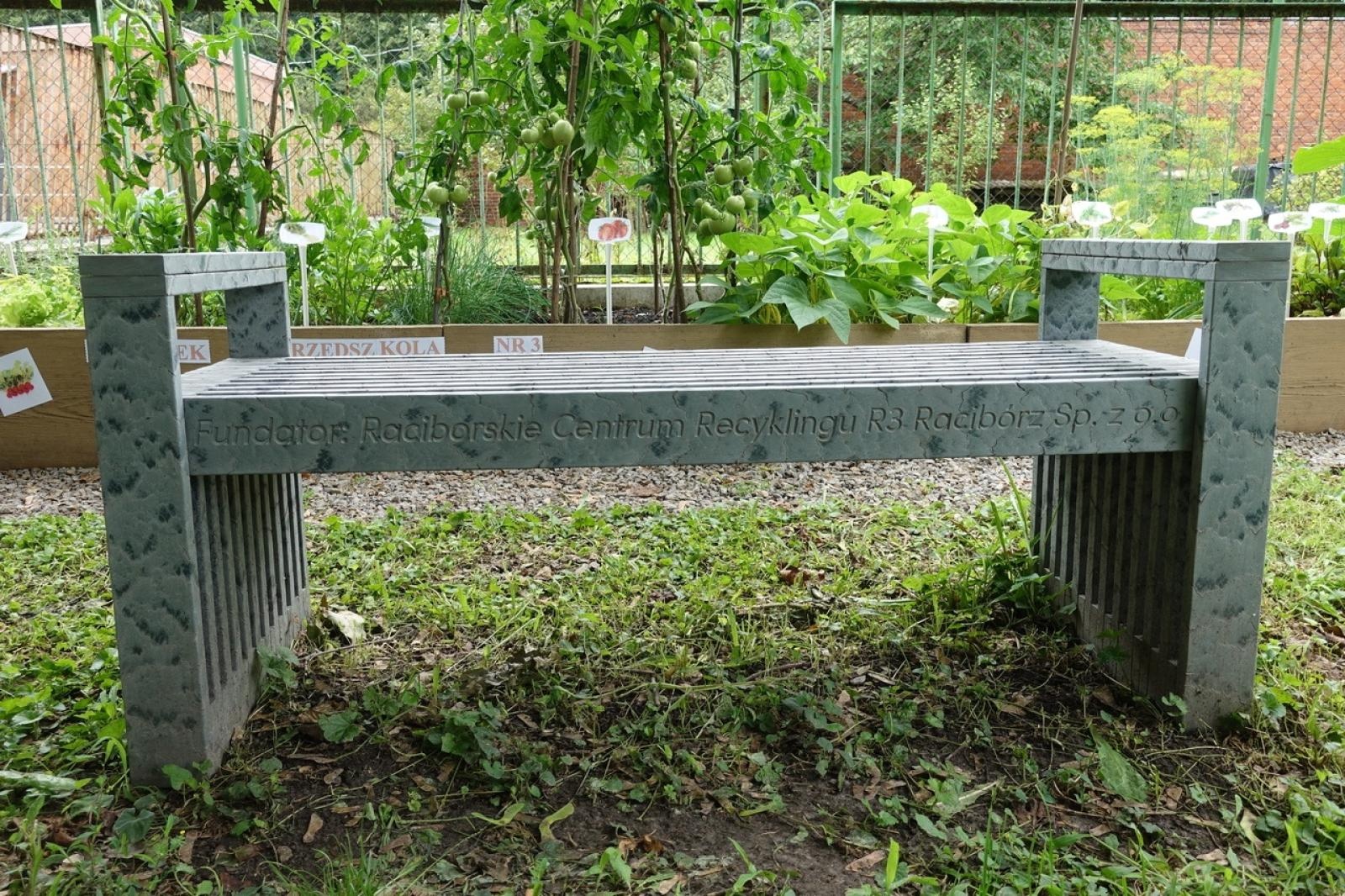 Zdjęcie w galerii na portalu naszraciborz.pl: Mali ogrodnicy dbają o swoje warzywniki i delektują się pierwszymi zbiorami wiadomości z regionu