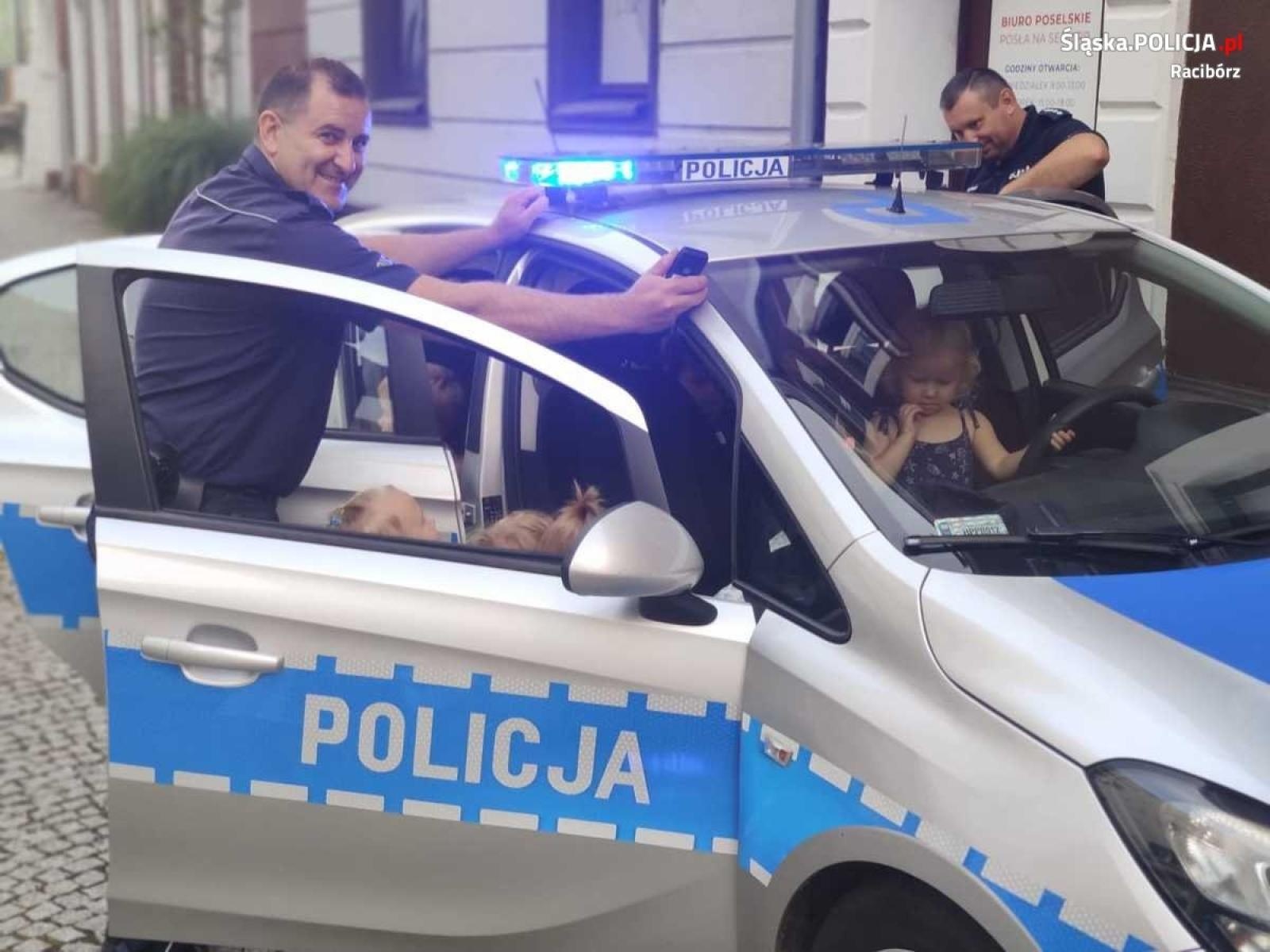 Zdjęcie w galerii na portalu naszraciborz.pl: Policjanci z wizytą w żłobku  wiadomości z regionu