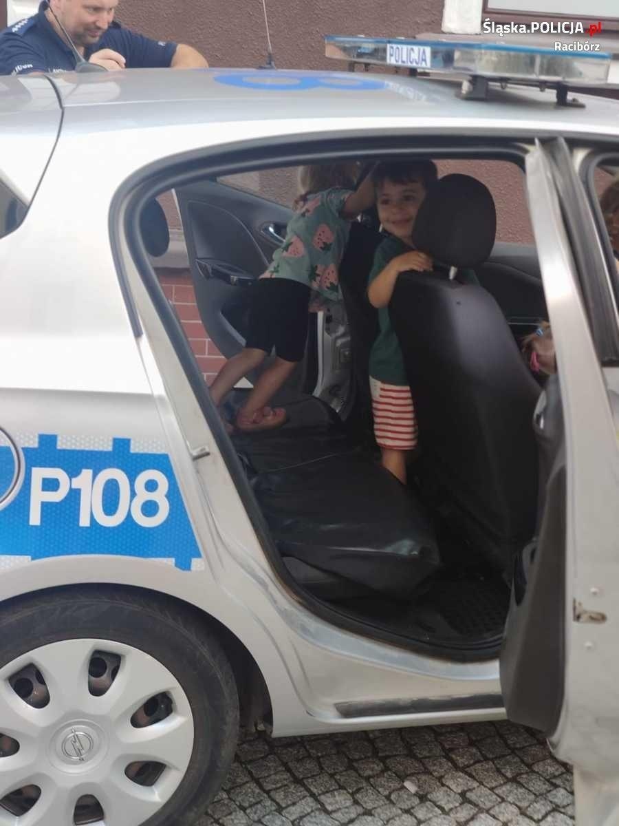 Zdjęcie w galerii na portalu naszraciborz.pl: Policjanci z wizytą w żłobku  wiadomości z regionu