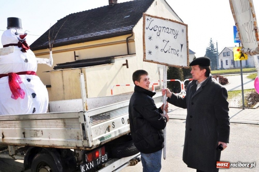 Zdjęcie w galerii na portalu naszraciborz.pl: Nie topią marzanny, spalają bałwana wiadomości z regionu