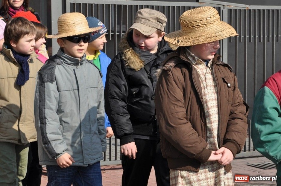 Zdjęcie w galerii na portalu naszraciborz.pl: Nie topią marzanny, spalają bałwana wiadomości z regionu