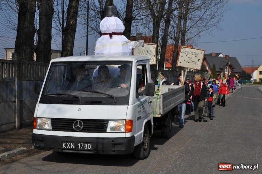 Zdjęcie w galerii na portalu naszraciborz.pl: Nie topią marzanny, spalają bałwana wiadomości z regionu