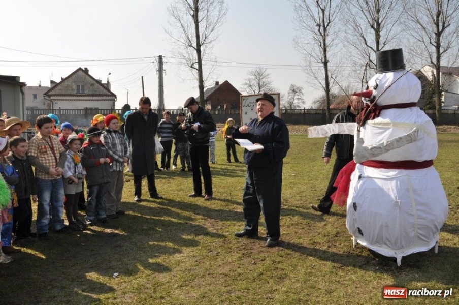 Zdjęcie w galerii na portalu naszraciborz.pl: Nie topią marzanny, spalają bałwana wiadomości z regionu