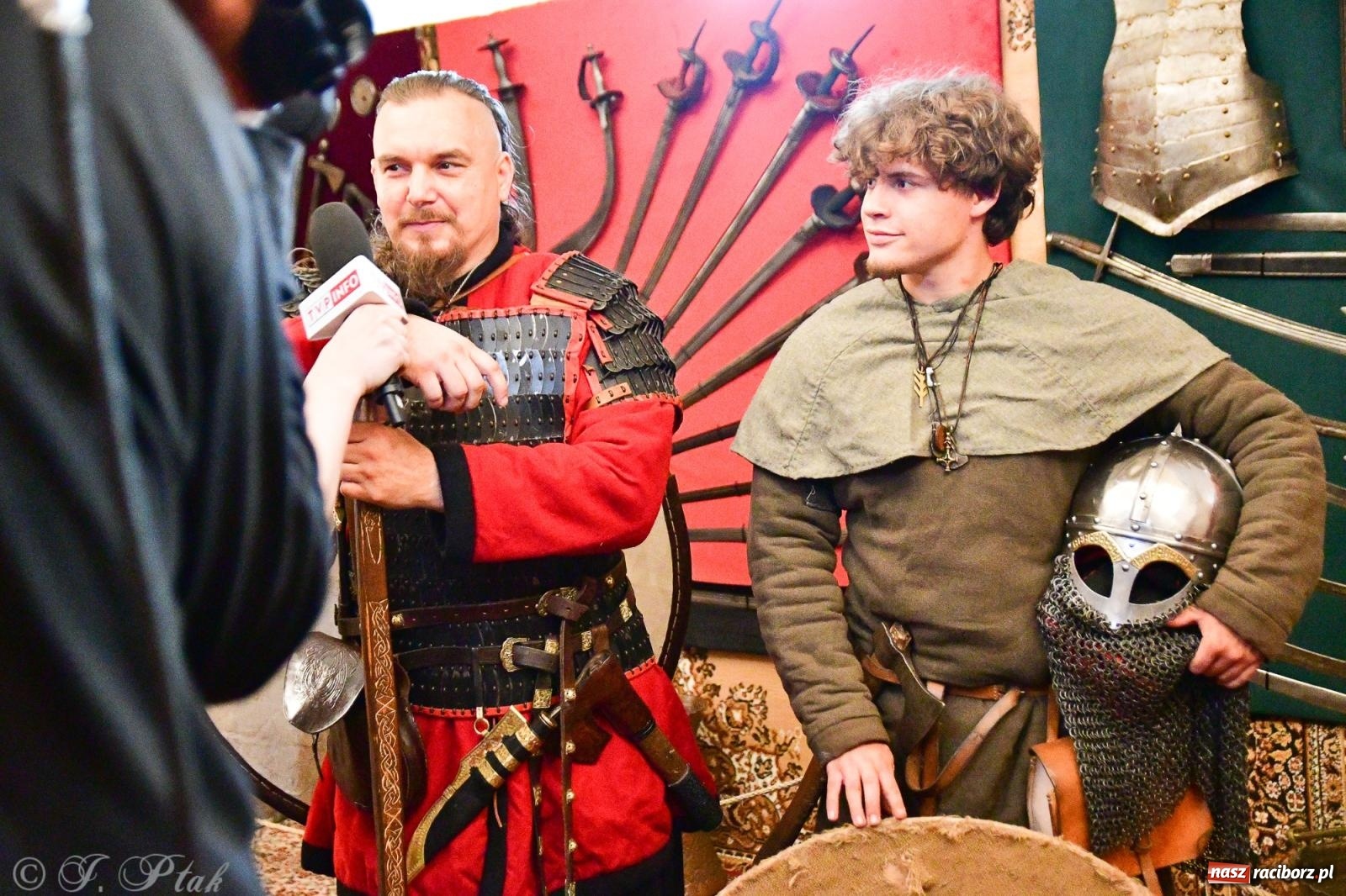 Zdjęcie w galerii na portalu naszraciborz.pl: Pytanie na Śniadanie TVP w Raciborzu. Na Rynku, na zamku, w grodzie i arboretum [FOTO] wiadomości z regionu