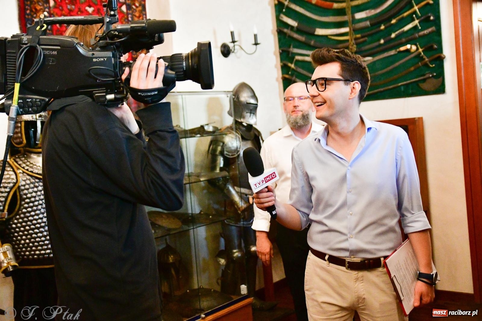 Zdjęcie w galerii na portalu naszraciborz.pl: Pytanie na Śniadanie TVP w Raciborzu. Na Rynku, na zamku, w grodzie i arboretum [FOTO] wiadomości z regionu