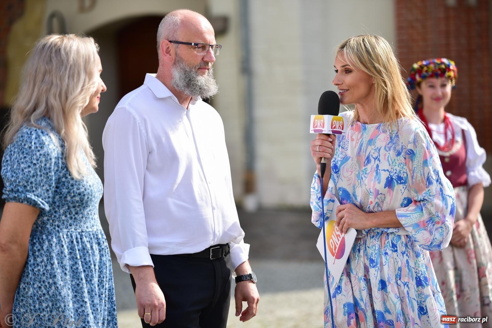 Zdjęcie w galerii na portalu naszraciborz.pl: Pytanie na Śniadanie TVP w Raciborzu. Na Rynku, na zamku, w grodzie i arboretum [FOTO] wiadomości z regionu