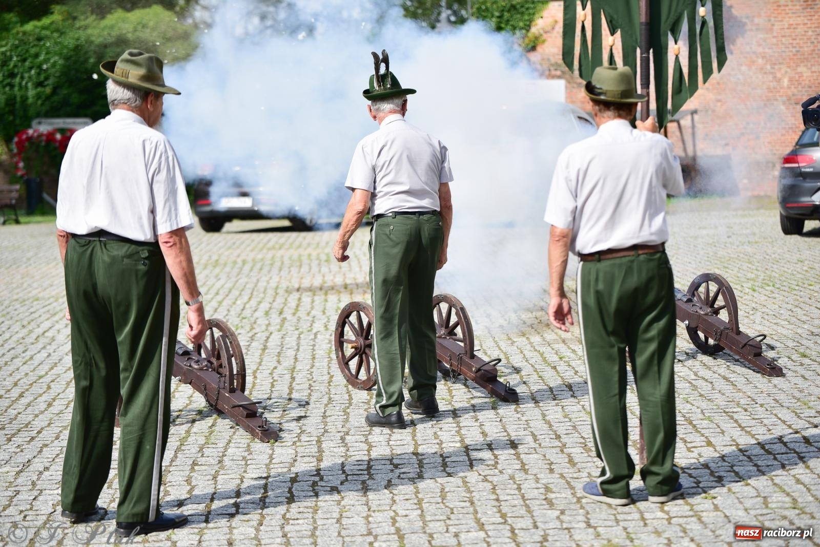Zdjęcie w galerii na portalu naszraciborz.pl: Pytanie na Śniadanie TVP w Raciborzu. Na Rynku, na zamku, w grodzie i arboretum [FOTO] wiadomości z regionu