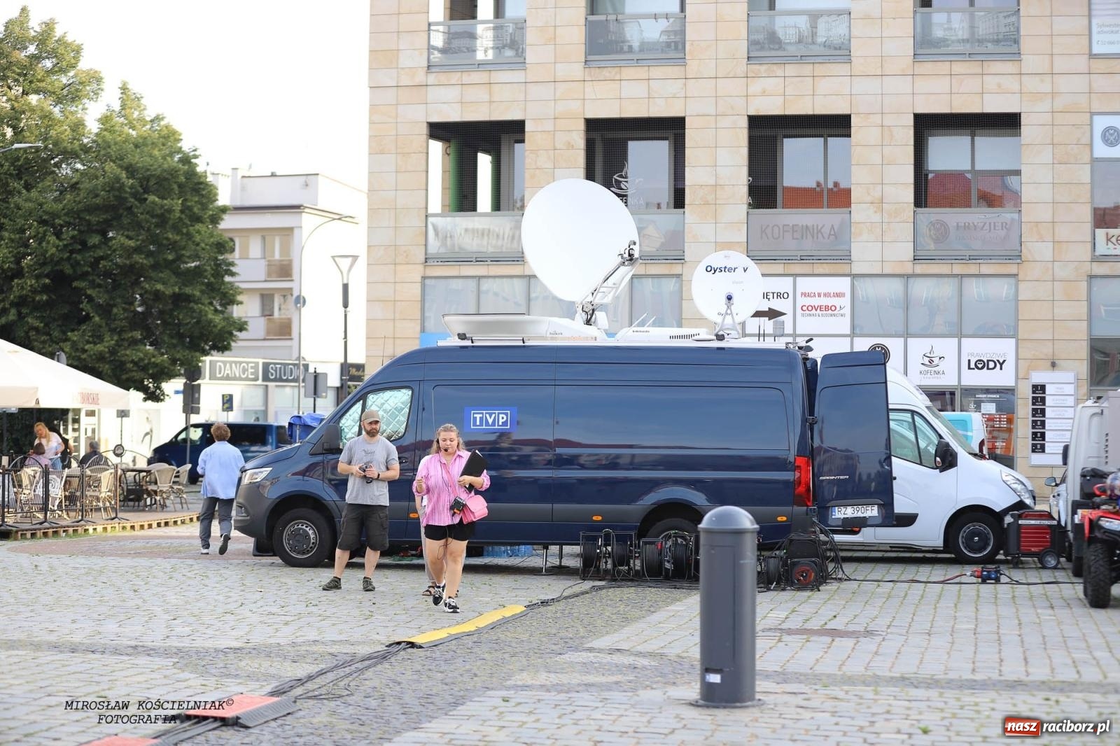 Zdjęcie w galerii na portalu naszraciborz.pl: Pytanie na Śniadanie TVP w Raciborzu. Na Rynku, na zamku, w grodzie i arboretum [FOTO] wiadomości z regionu