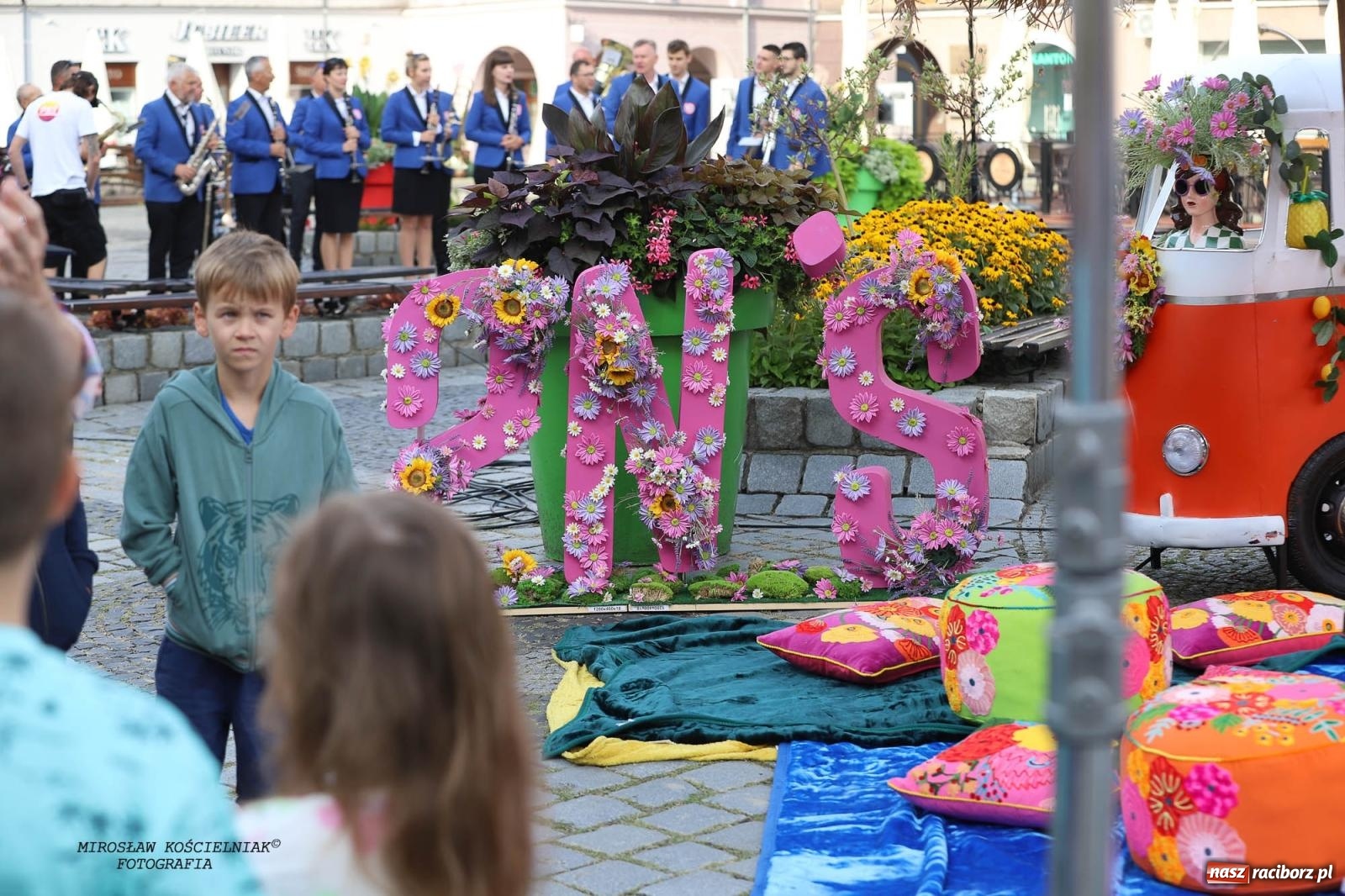 Zdjęcie w galerii na portalu naszraciborz.pl: Pytanie na Śniadanie TVP w Raciborzu. Na Rynku, na zamku, w grodzie i arboretum [FOTO] wiadomości z regionu