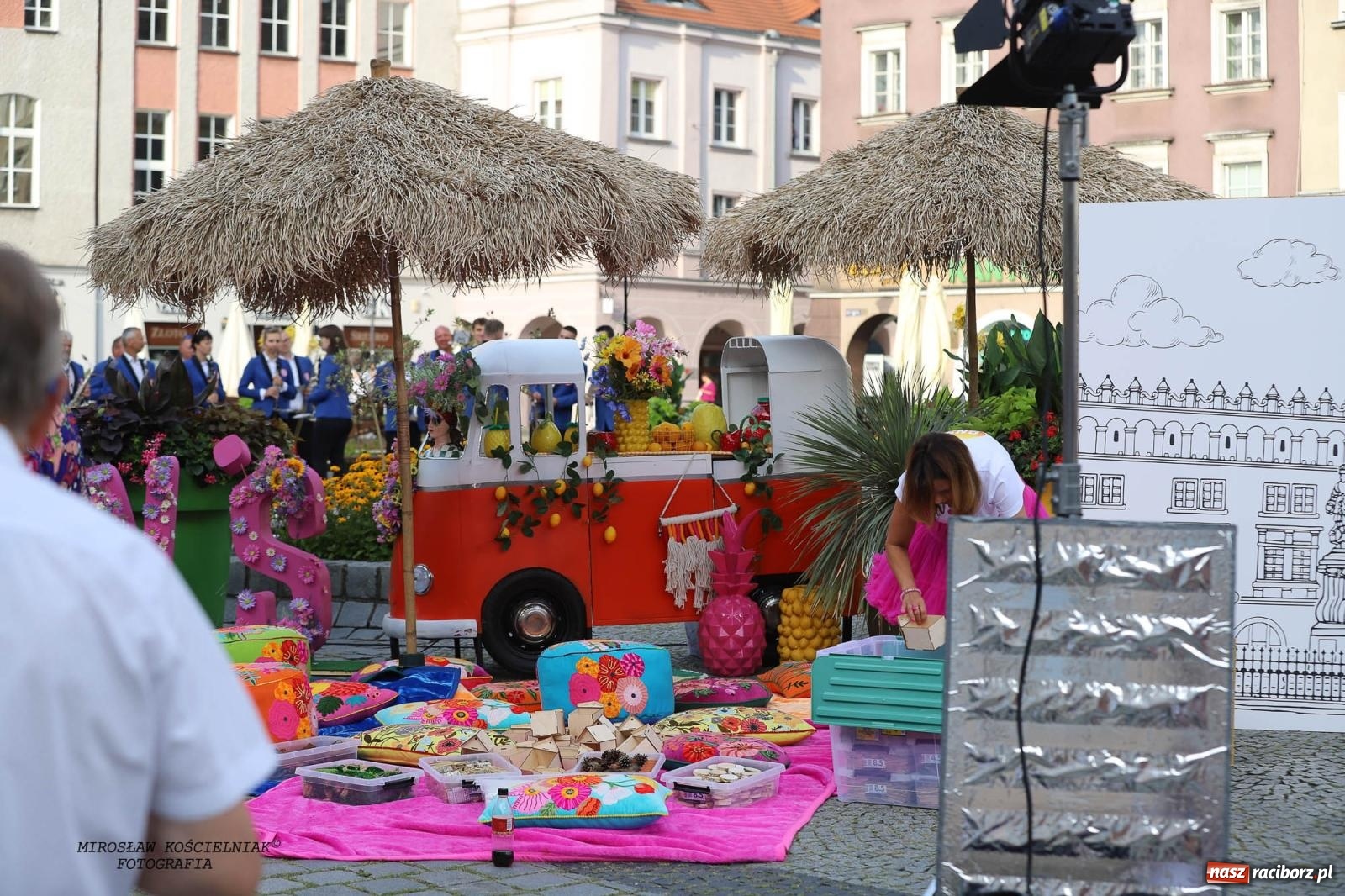 Zdjęcie w galerii na portalu naszraciborz.pl: Pytanie na Śniadanie TVP w Raciborzu. Na Rynku, na zamku, w grodzie i arboretum [FOTO] wiadomości z regionu
