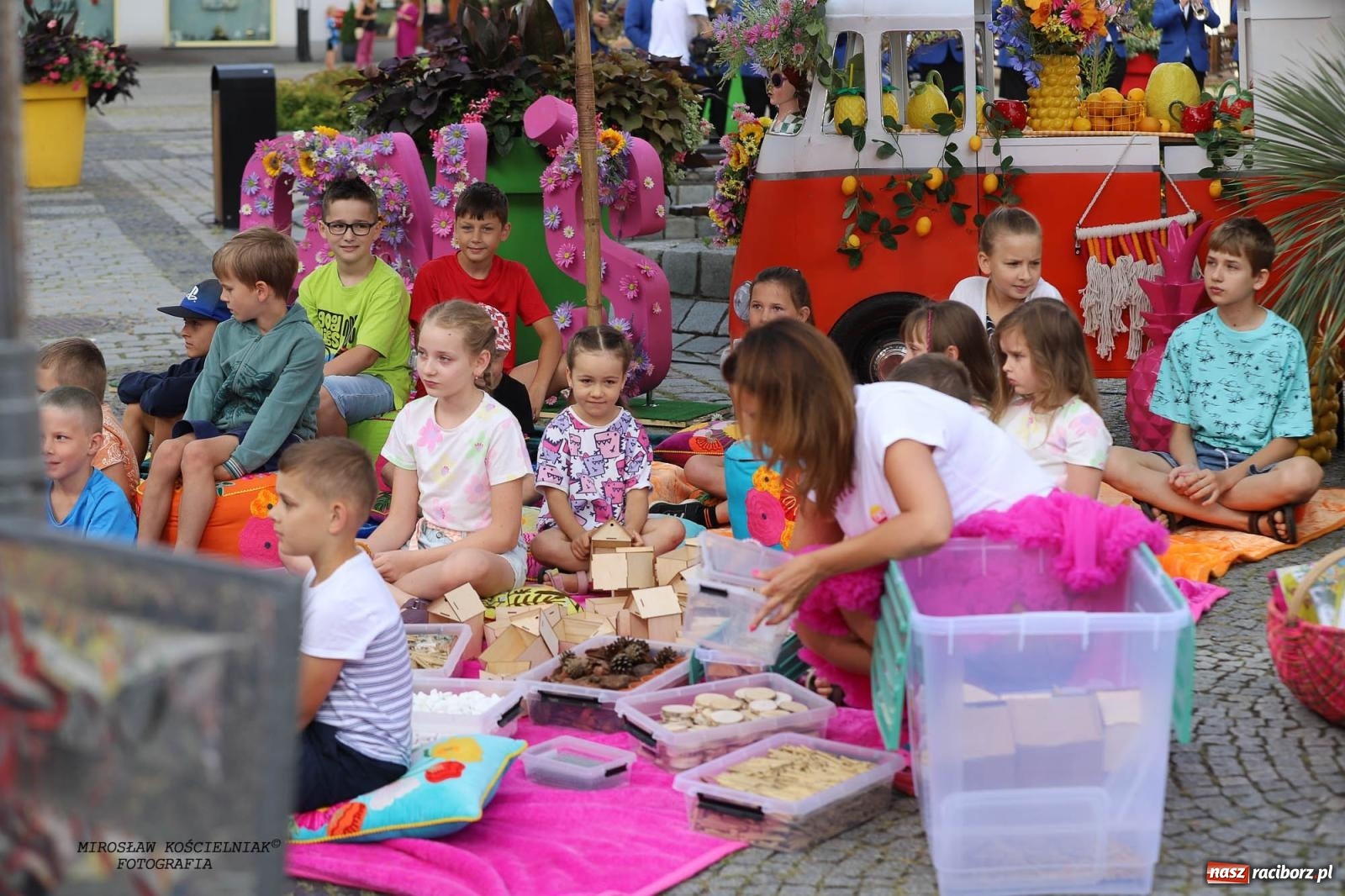 Zdjęcie w galerii na portalu naszraciborz.pl: Pytanie na Śniadanie TVP w Raciborzu. Na Rynku, na zamku, w grodzie i arboretum [FOTO] wiadomości z regionu