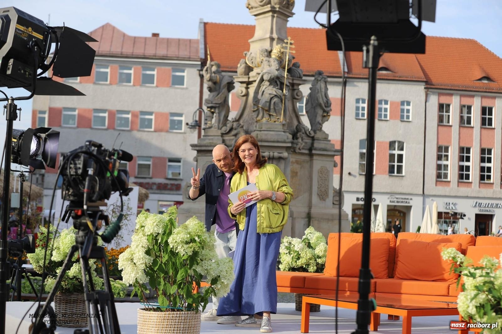Zdjęcie w galerii na portalu naszraciborz.pl: Pytanie na Śniadanie TVP w Raciborzu. Na Rynku, na zamku, w grodzie i arboretum [FOTO] wiadomości z regionu
