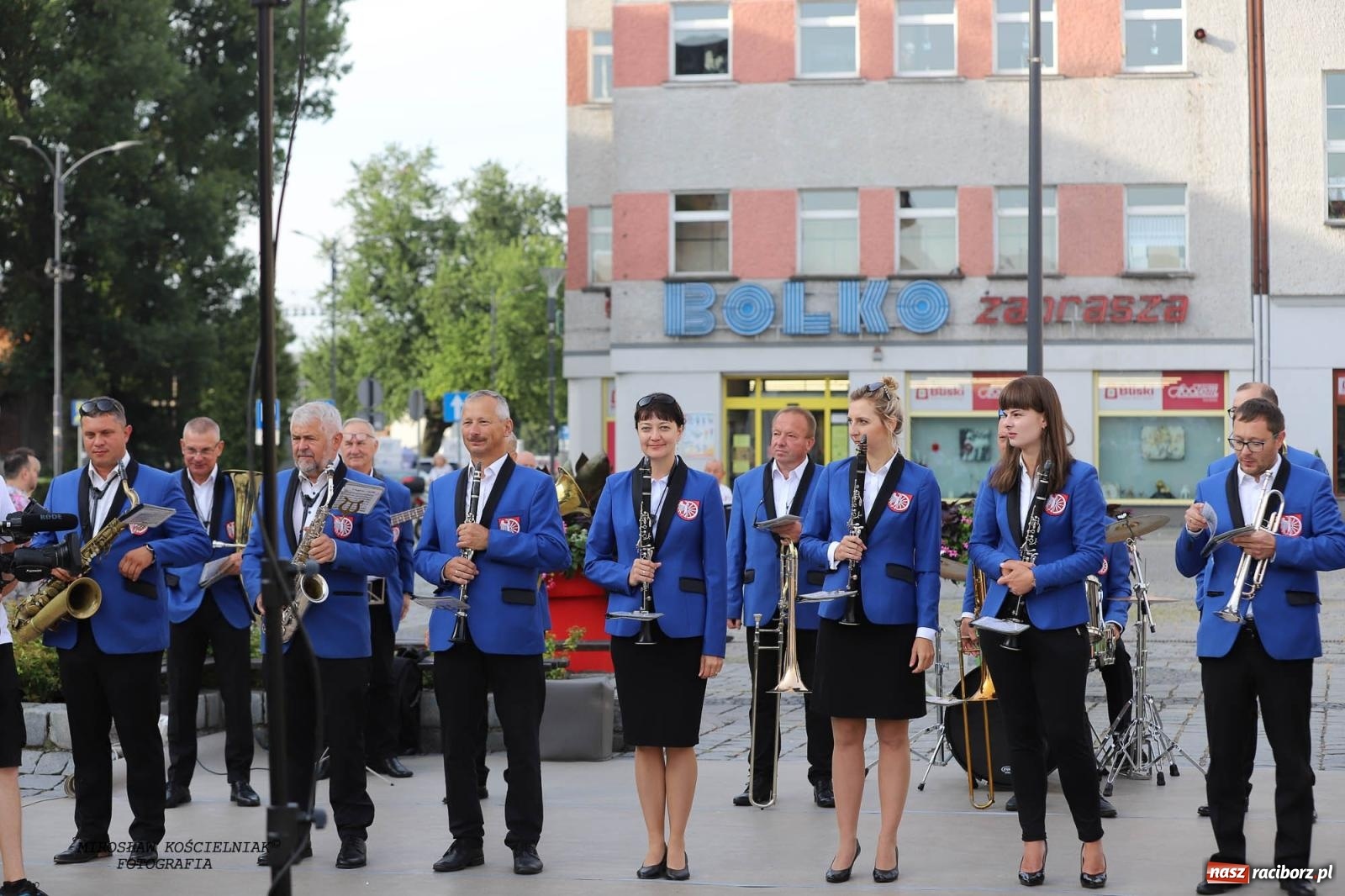 Zdjęcie w galerii na portalu naszraciborz.pl: Pytanie na Śniadanie TVP w Raciborzu. Na Rynku, na zamku, w grodzie i arboretum [FOTO] wiadomości z regionu