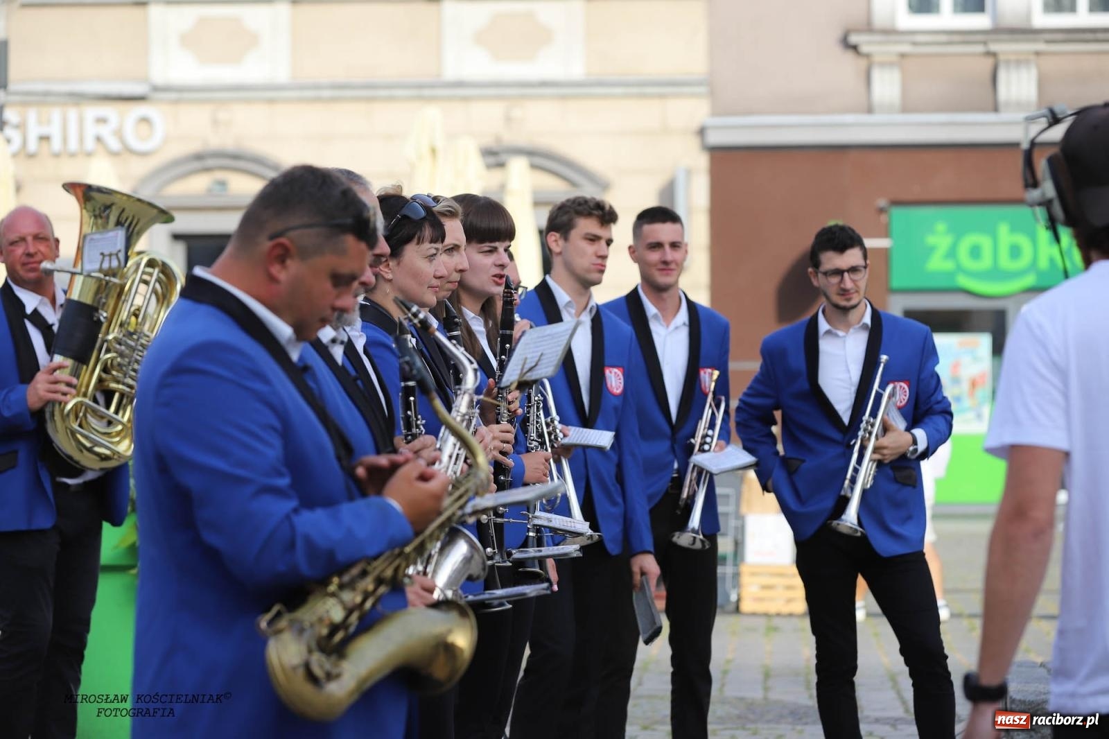 Zdjęcie w galerii na portalu naszraciborz.pl: Pytanie na Śniadanie TVP w Raciborzu. Na Rynku, na zamku, w grodzie i arboretum [FOTO] wiadomości z regionu
