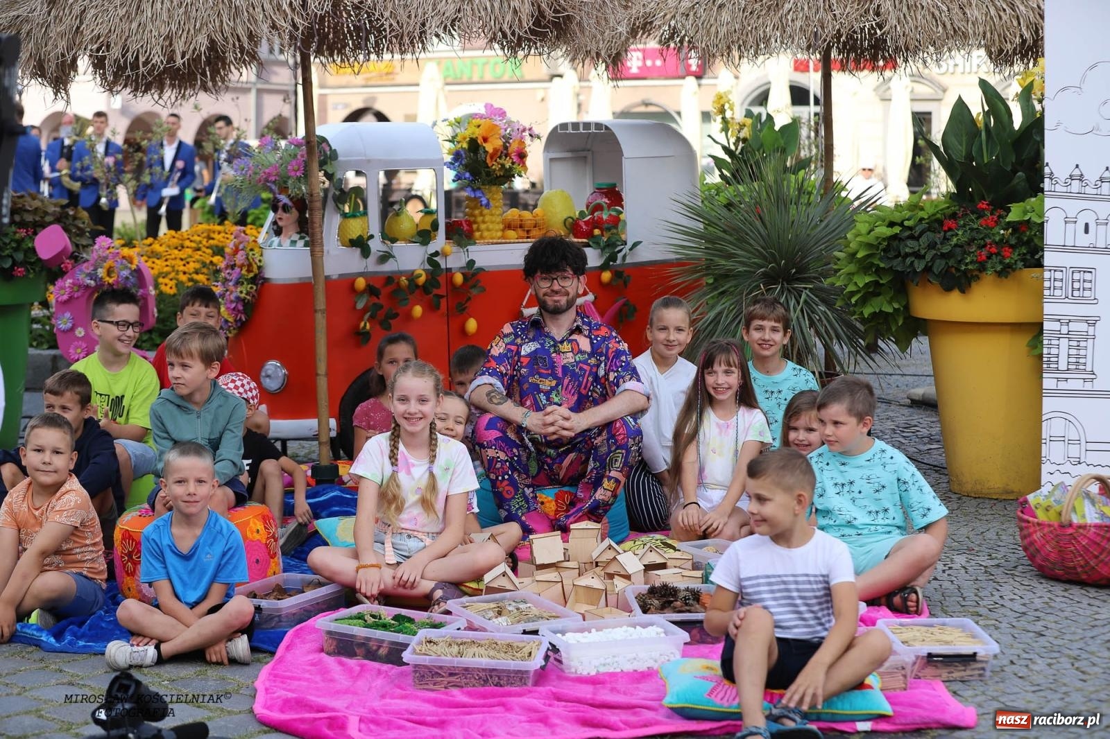 Zdjęcie w galerii na portalu naszraciborz.pl: Pytanie na Śniadanie TVP w Raciborzu. Na Rynku, na zamku, w grodzie i arboretum [FOTO] wiadomości z regionu