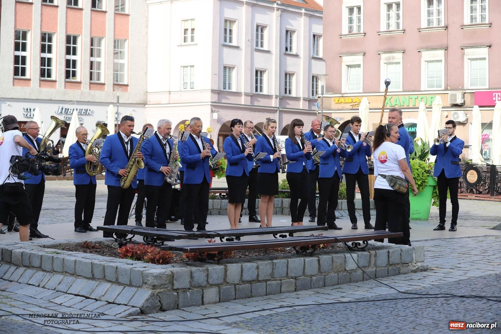 Zdjęcie w galerii na portalu naszraciborz.pl: Pytanie na Śniadanie TVP w Raciborzu. Na Rynku, na zamku, w grodzie i arboretum [FOTO] wiadomości z regionu