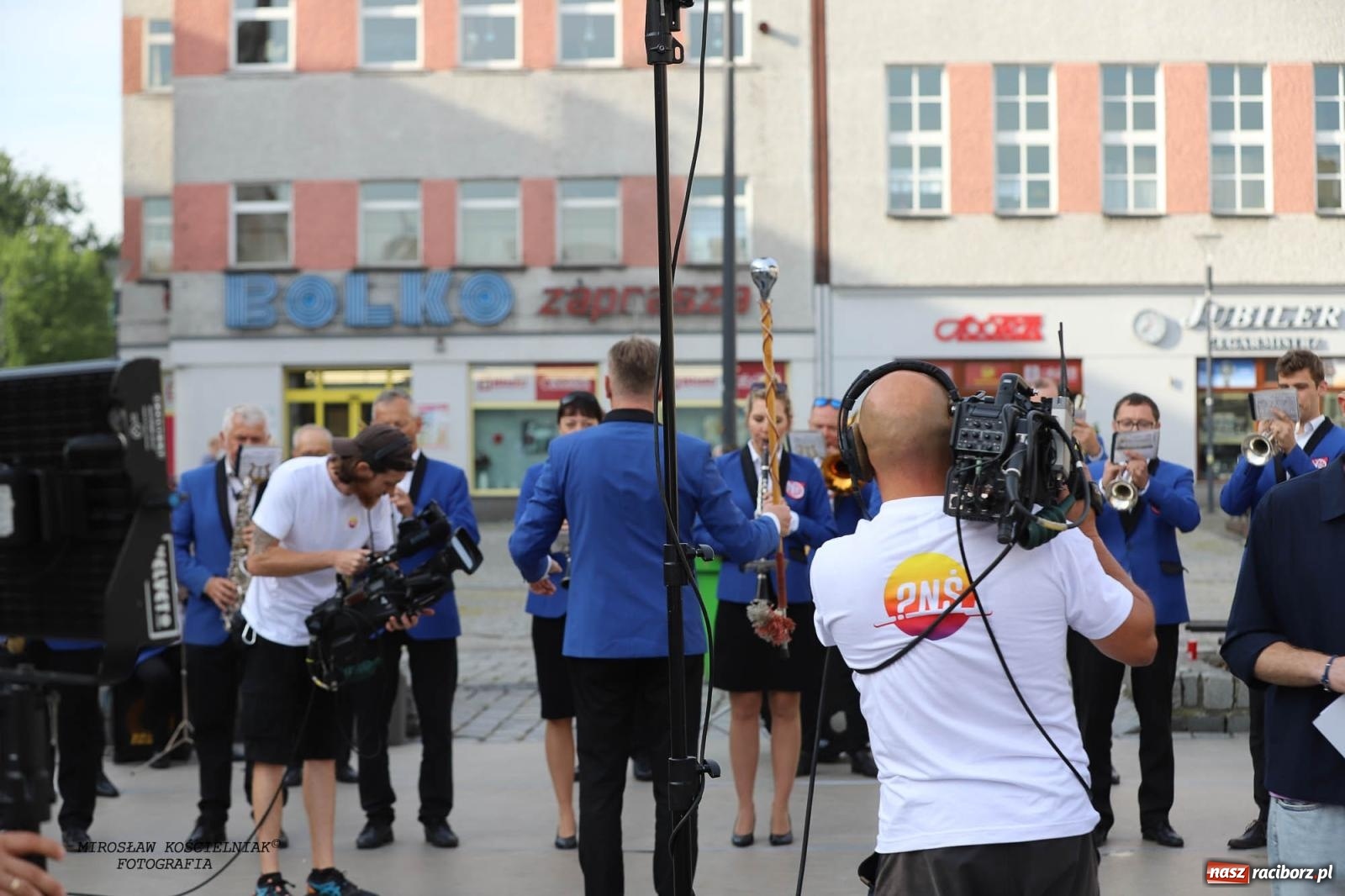 Zdjęcie w galerii na portalu naszraciborz.pl: Pytanie na Śniadanie TVP w Raciborzu. Na Rynku, na zamku, w grodzie i arboretum [FOTO] wiadomości z regionu